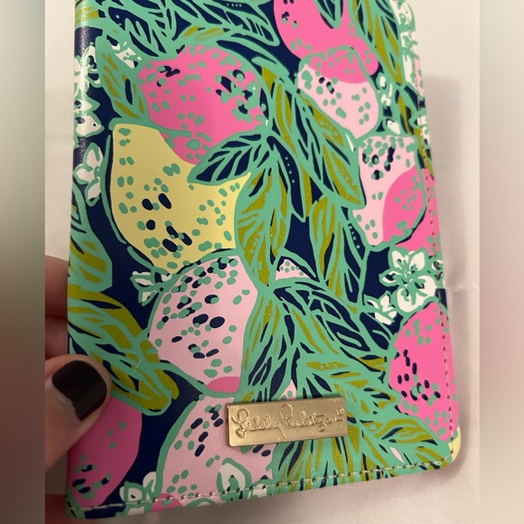 Lilly Pulitzer Passport Holder - Picture 2 of 10